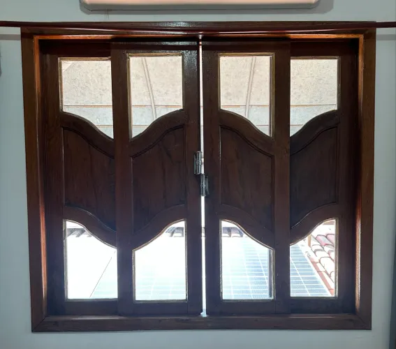 Vendo porta e janela de Angelim pedra
