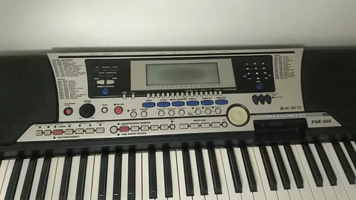 Teclado YAMAHA PSR 550 USB