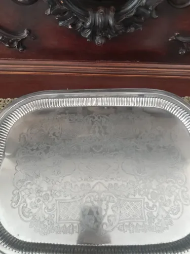 Bandeja banhada a prata com avaria década de 40