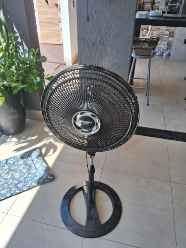 Vendo esse ventilador urgente.