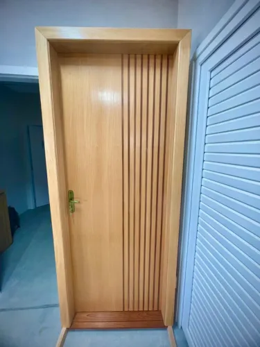 PORTA FRIZADA MODELO HAWAI, DE ANGELIM E TAUARI INTERNA