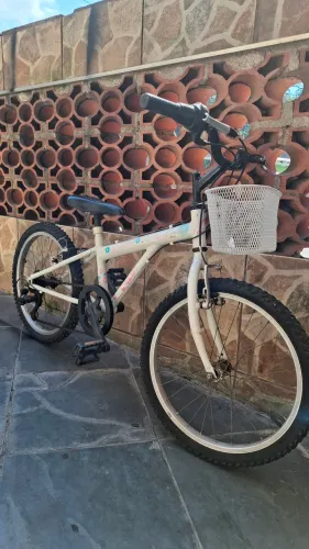 Bicicleta Caloi Aro 20 menina