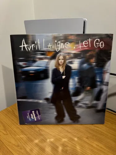 Avril Lavigne - Let Go Amazon Exclusive
