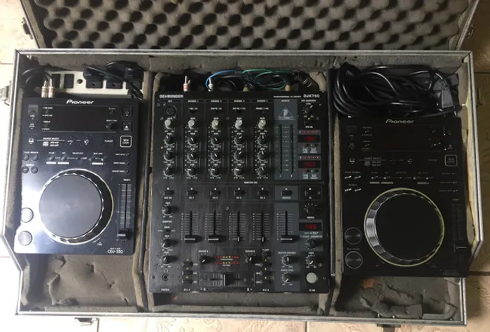 PAR DE CDJ 350 + MIXER DJX 750 NA CASE