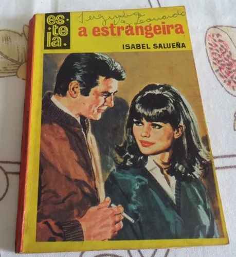 Livro: A Estrangeira 1968. Autor: Isabel Salueña. Coleção Estela. 