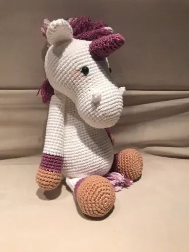 Pelucia unicornio  crochê