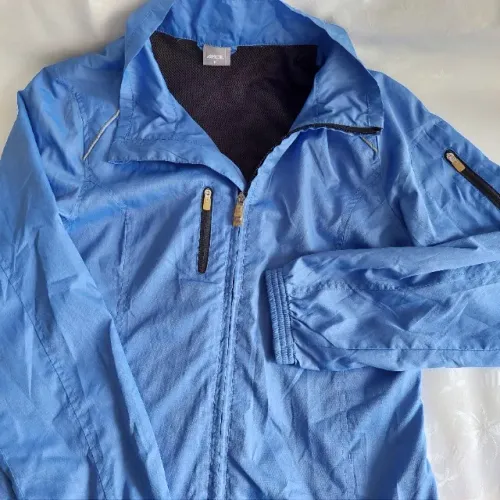 Jaqueta Infantil Esportiva c/Zíper Frontal -Marca Ace Cor Azul Tam P em ótimo estado