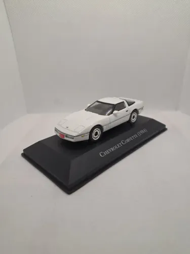 Miniatura Chevrolet Corvette (1984) - Escala 1:43 - Coleção Argentina