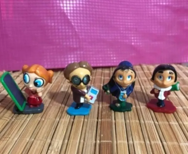 Brinquedo Kinder Ovo - Lote C/ 4 Miniaturas De Crianças.