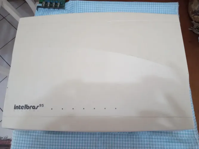 Central telefônica de PABX Intelbras modelo 95 híbrida.