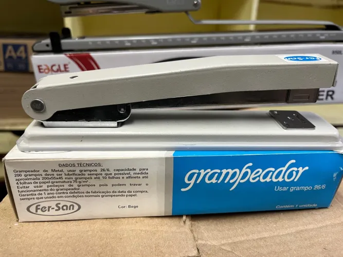 Grampeador de metal