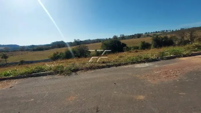 Terreno à venda no Distrito de Ferraz, em Corumbataí.