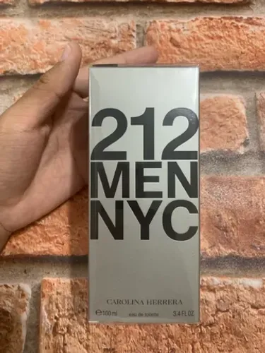 Perfume Carolina Herrera 212 Men NYC 100ml Lacrado