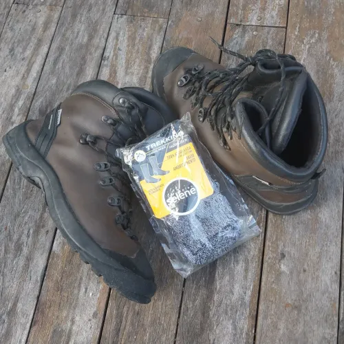 Botas Impermeáveis Vento Titan 43 + Meias de Trekking