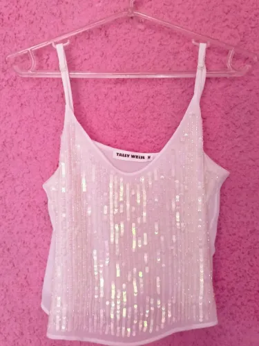 Blusa de alça feminina branca toda parte da frente bordada com lantejoulas prata um luxo 