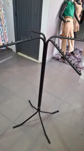 Vendo araras para loja de roupa