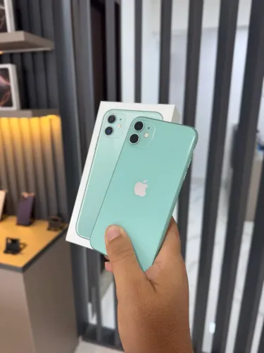 iPhone 11 64 gigas com Cabo fonte capinha e fone Bluetooth 