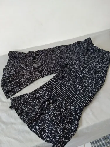 Calça Feminina com Detalhes e Estilo Único