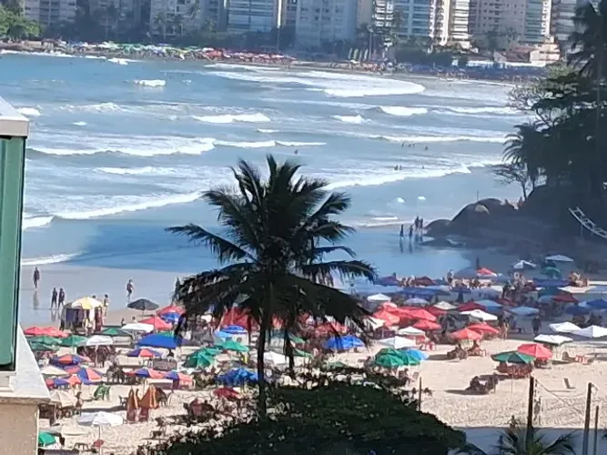 Apto com localização privilegiada e excelente vista para o mar de Pitangueiras