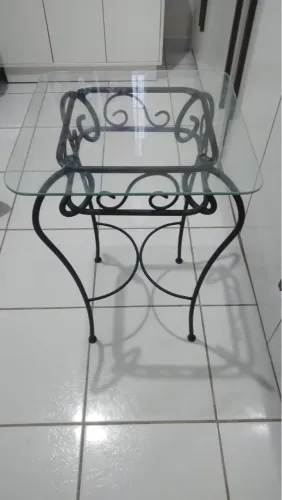 Mesa de Canto em Ferro com Tampo de Vidro