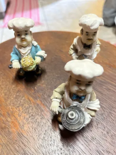 Conjunto Cozinheiros em resina ( 3 chefs de cozinha )