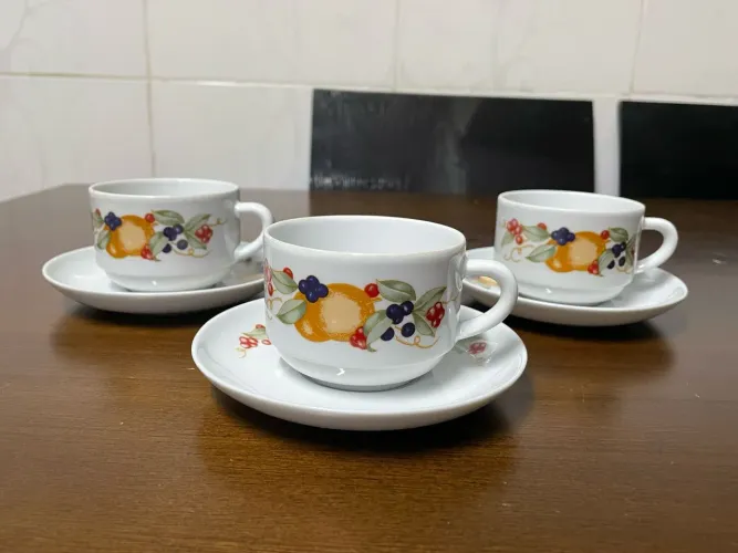 Conjunto de 3 xícaras de chá com pires em porcelana Pozzani