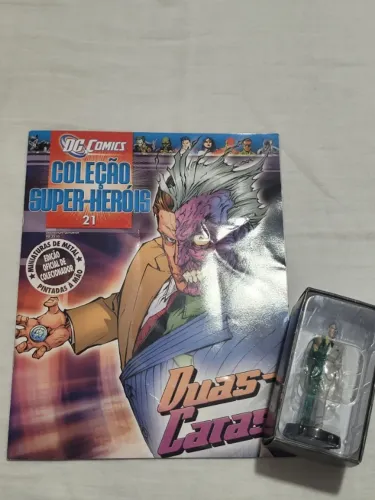 Miniatura Eaglemoss Duas Caras - Edição 21 com caixa e revista