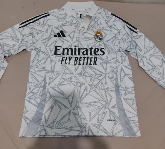 AGASALHO TREINO REAL MADRID 24/25