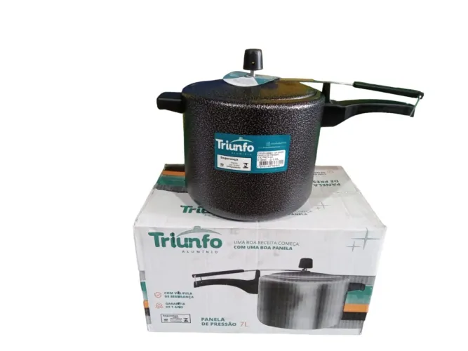Panela de pressão triufo 7 litros craqueada