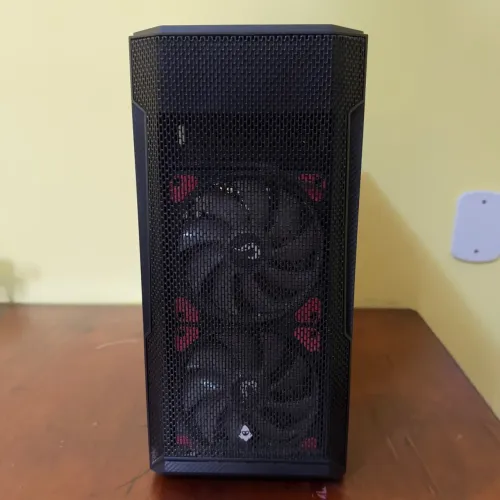 PC Gamer com design moderno e refrigeração eficiente