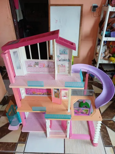 Mansão da barbie com móveis 