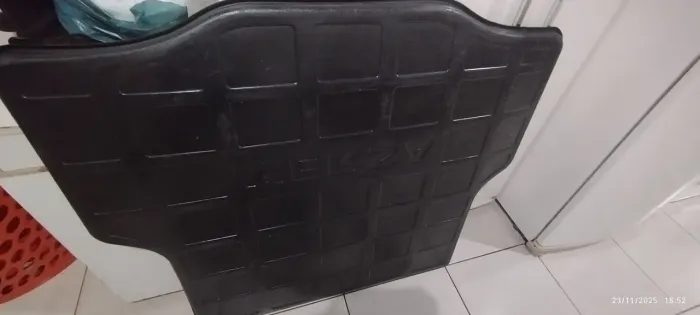 Tapete bandeja protetor de porta malas. Nissan versa 2020