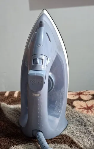 Ferro de Passar Roupa a Vapor e a Seco Electrolux Efficient com Vapor Vertical ESI10