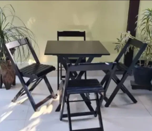 NOVAS Mesa 70x70cm | 4 Cadeiras Dobráveis em Madeira Maciça pintada