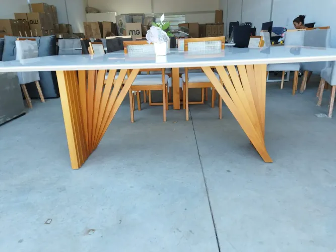 Mesa avulso para 8 cadeiras c/ pés ripados em oferta