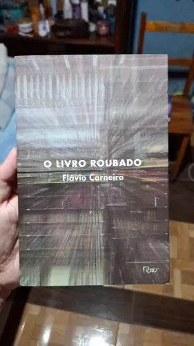 O livro roubado - Flávio Carneiro