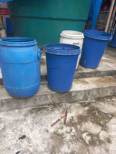  unidades de  galões de Plástico Azul