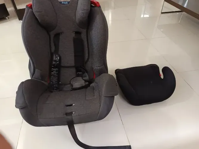 Cadeira infantil veículo, marca Matrix, cap. até 25 kg, reclinável (brinde assento elevado
