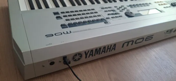 YAMAHA MO6 ("MOTIF ES"). ÓTIMO ESTADO!