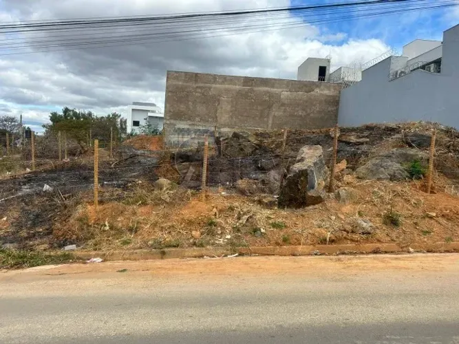 Oportunidade! 2 Lotes à Venda - Vila Nova Ibituruna - Montes Claros/MG