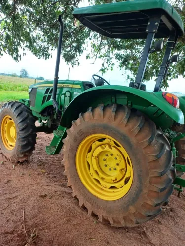 Trator John Deere 5080E ano 2020, 1700 HRS