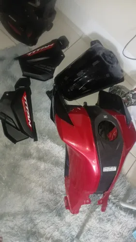 Vendo tanque e asas da titan 2025 