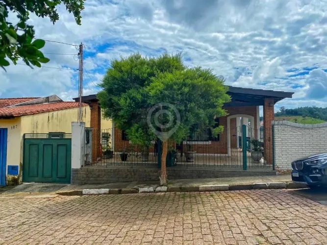 Casa de rua : / Residencial / Vila Nova