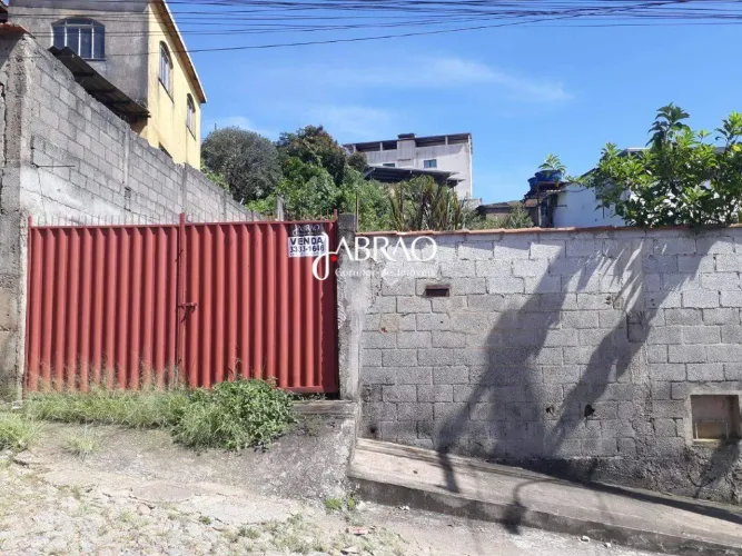 Lote todo murado no Bairro São Pedro, Barbacena, MG