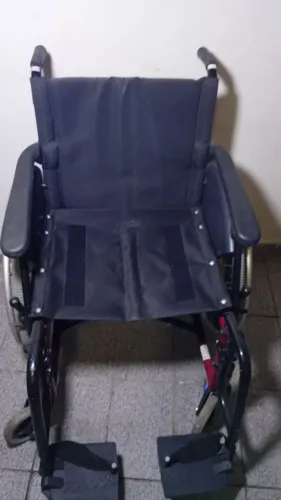 Cadeira de rodas hospitalar