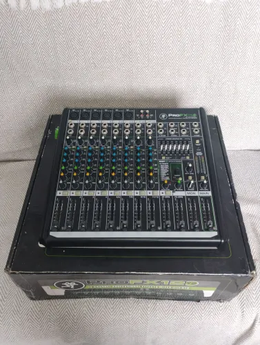 Mesa de som Mackie Profx12V2 12 canais + USB + Phantom power