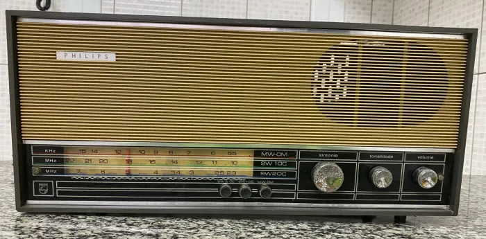 Rádio Philips modelo tropicalizado - Leia a descrição.