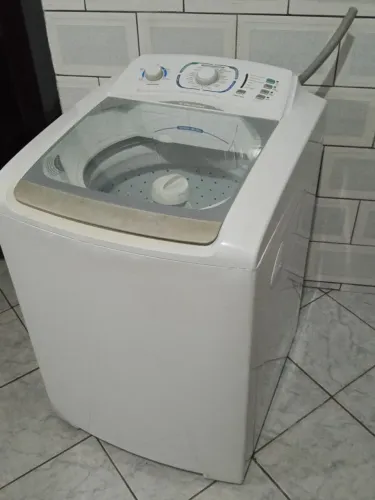 Lavadora Electrolux turbo 15 kg com 12 programações de lavagem em ótimo estado de conserva