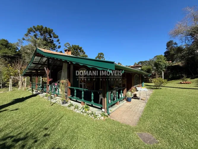 Casa com Amplo Terreno à Venda na Região do Alto da Boa Vista - Campos do Jordão/SP