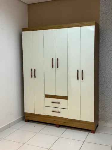 Guarda roupas 6 portas 2 gavetas novo